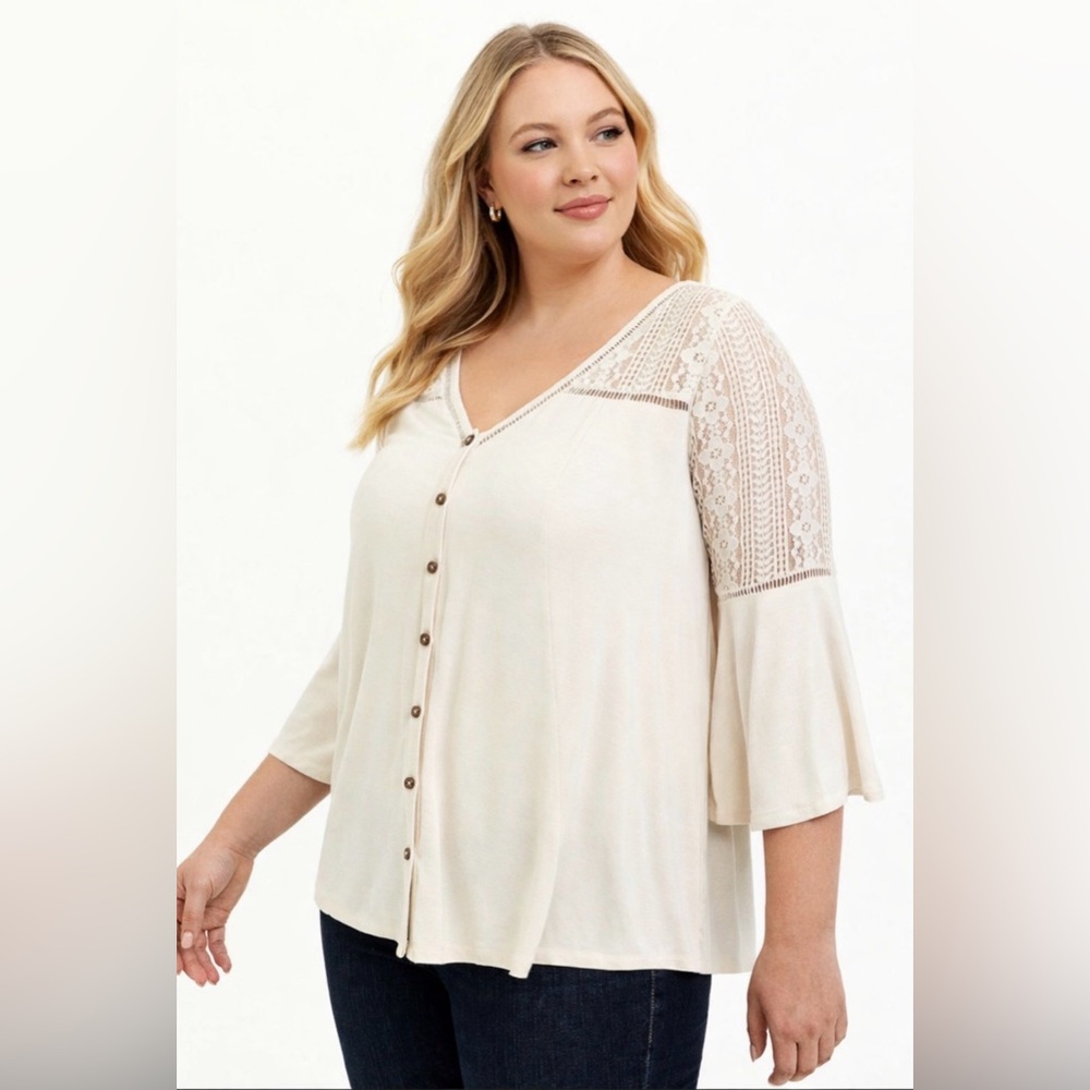 Torrid Super Soft Romantic Lace Inset Bell Sleeve Top V Neck Top Size‎ 1 14/16